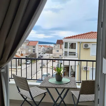 Explore The Croatian Coast And Relax In Modern Comfort Kastela